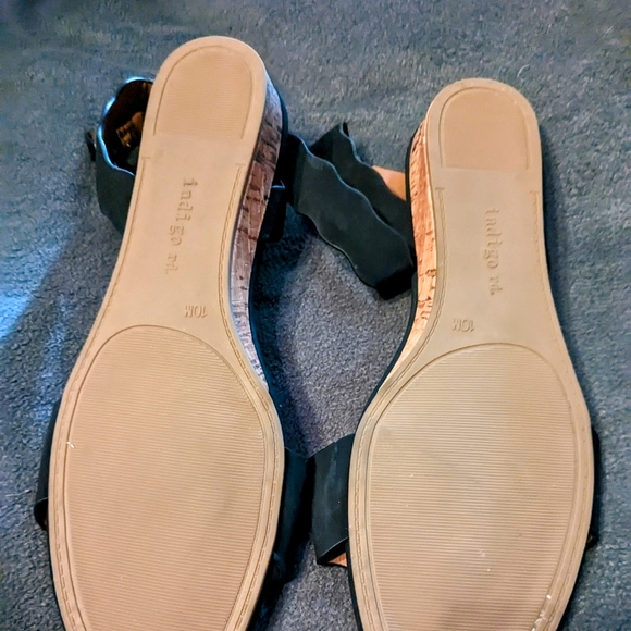 Indigo Rd. Black Strappy Sandal Size 10M - Picture 4 of 4